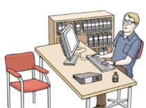 Mann sitzt am Schreibtisch in einem Büro und arbeitet am Computer.