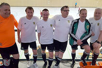 Mannschaftsfoto des FC Landtag beim TEAMBRO-Futsalcup in Pirna