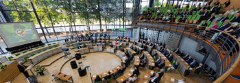 Im Plenarsaal findet eine Festveranstaltung zu 30 Jahren Sächsische Verfassung statt.