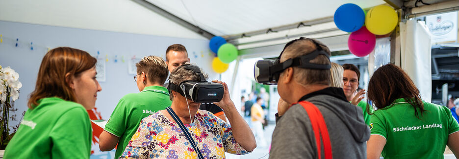 Landtagszelt mit VR-Brillen