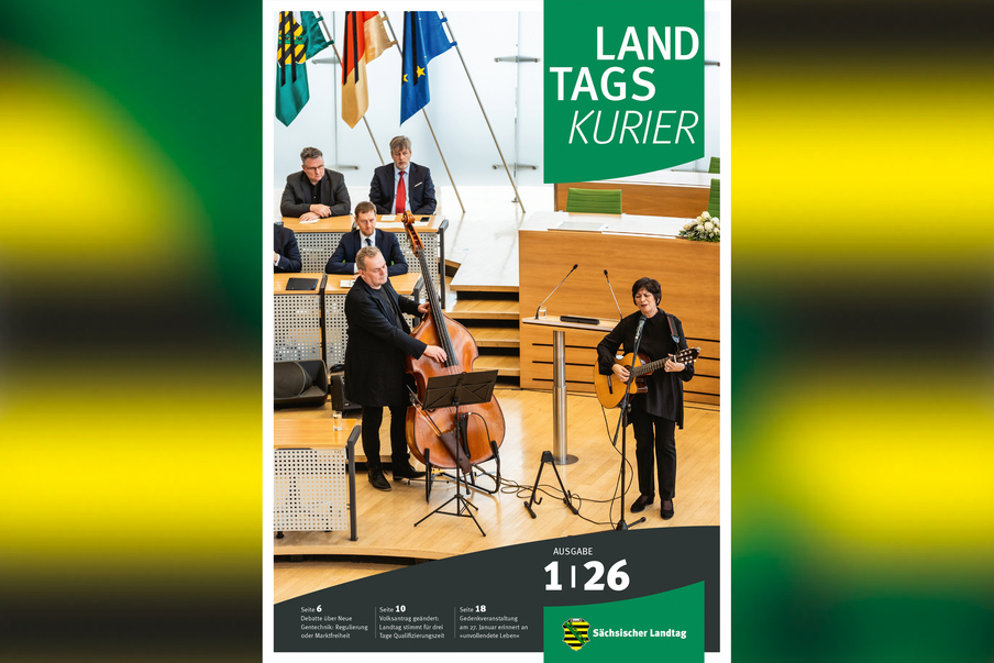 Schauspielerin und Musikerin Bente Kahan erinnert am 27. Januar 2026 zur Gedenkstunde im Plenarsaal mit Liedern an die Opfer des Nationalsozialismus