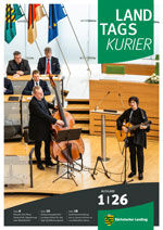 Schauspielerin und Musikerin Bente Kahan erinnert am 27. Januar 2026 zur Gedenkstunde im Plenarsaal mit Liedern an die Opfer des Nationalsozialismus