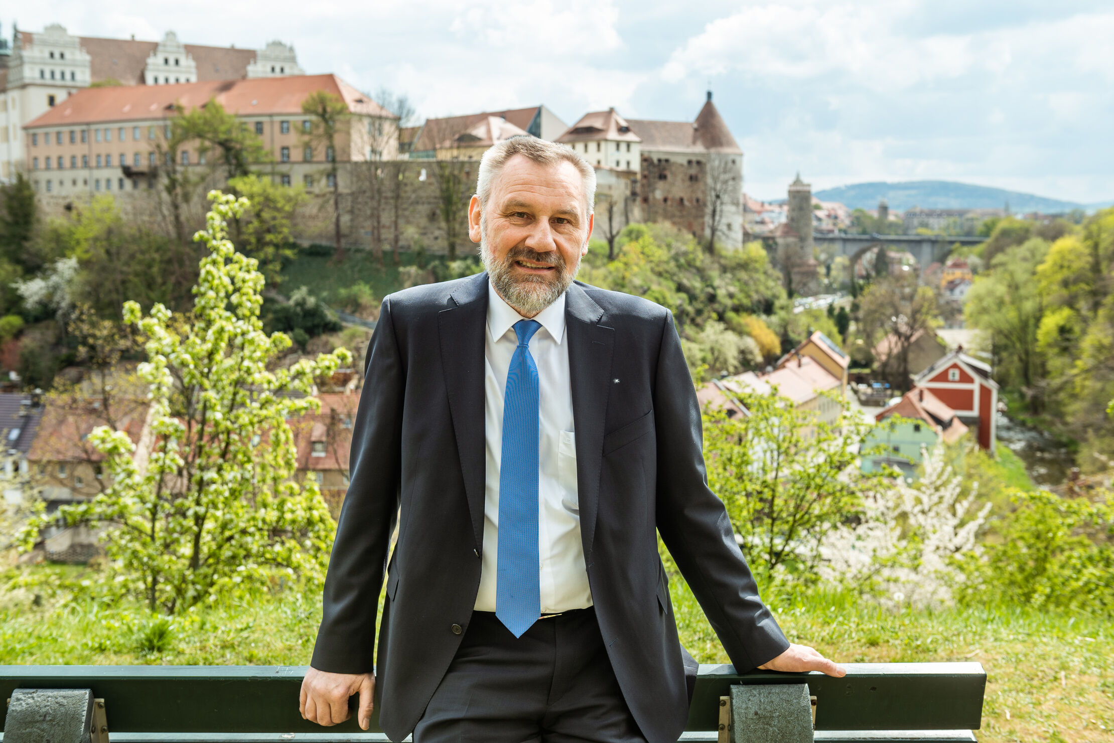 Marko Schiemann vor der Stadtkulisse Bautzen