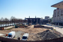  Baufeld auf der Fläche vor dem Plenarsaal: