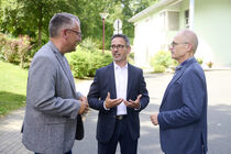 Sören Voigt im Gespräch mit Vertretern der Lebenshilfe