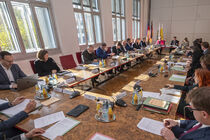 Mitglieder des Präsidiums während einer Präsidiumssitzung im Saal A 100. 