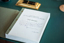 Eintrag ins Gästebuch des Parlaments