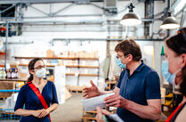 Gespräch der Abgeordneten In der Markthalle Plagwitz mit Thilo Egenberger