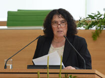 Die Festrede im Plenarsaal hielt die Autorin und Regisseurin Freya Klier.