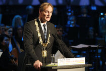 Der Oberbürgermeister der Stadt Leipzig Burkhard Jung richtet als nächster sein Grußwort an das Publikum