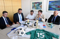 Vorstandssitzung des FC Landtag e. V. mit seinen fünf Vorstandsmitgliedern