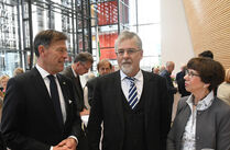 Landtagspräsident Dr. Matthias Rößler im Gespräch, hier u. a. mit Birgit Munz, Präsidentin des Sächsischen Verfassungsgerichtshofes