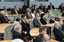 Mehr als 300 Gäste, darunter zahlreiche Landtagsabgeordnete, verfolgten die Feierstunde im Plenarsaal.