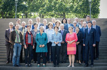 Abgeordnete des Grossen Rates Bern mit Abgeordneten des Sächsischen Landtags und Staatsministerin Barbara Klepsch