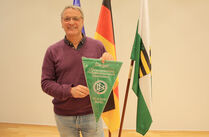 Der Siegerwimpel des Turniers der Turnier parlamentarischen Fußballmannschaften des Bundes, der Länder und des DFB