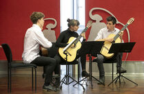 Das Gitarrentrio Samuel Gottlebe, Freda Rosetz und Robert Arnold umrahmte die Veranstaltung musikalisch.