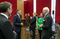 Landtagspräsident Dr. Matthias Rößler begrüßte die Presiträger im Ständehaus.