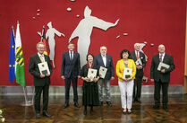 Preisträger 2020 bei der Ehrung durch den Landtagspräsidenten: Stefan Fraas, Dr. Matthias Rößler, Prof. Dr. Rosemarie Pohlack, Heinz Galle, Dorit Seichter, Friedrich-Wilhelm von Rauch, Roland Ermer (v. l.n. r.)