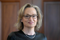 Annegret Haas, Trägerin der Verfassungsmedaille