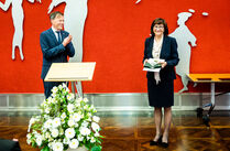 Preisträgerin Sonja Schilg mit Landtagspräsident Dr. Matthias Rößler bei der Preisverleihung