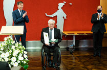 Der Diplomstaatswissenschaftler und ehemalige Landtagsvizepräsident Horst Wehner erhält die Verfassungsmedaille für sein jahrzehntelanges, herausragendes Engagement für Menschen mit Behinderungen.