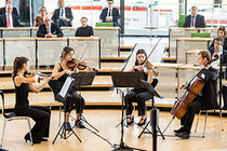   Viel Applaus erhielten die Mitglieder des Landesjugendorchesters Sachsen für die musikalische Umrahmung: Tabea Härtel, Katharina Meyer, Edna Brox und Rafael Knappe.