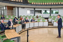 Landtagspräsident Dr. Rößler empfing die Parlamentsdelegation im Plenarsaal.