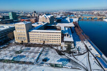 Landtag von oben mit Schnee