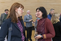 Gäste im Gespräch: Staatsministerin Katja Meier mit Landesbeauftragter Dr. Nancy Aris