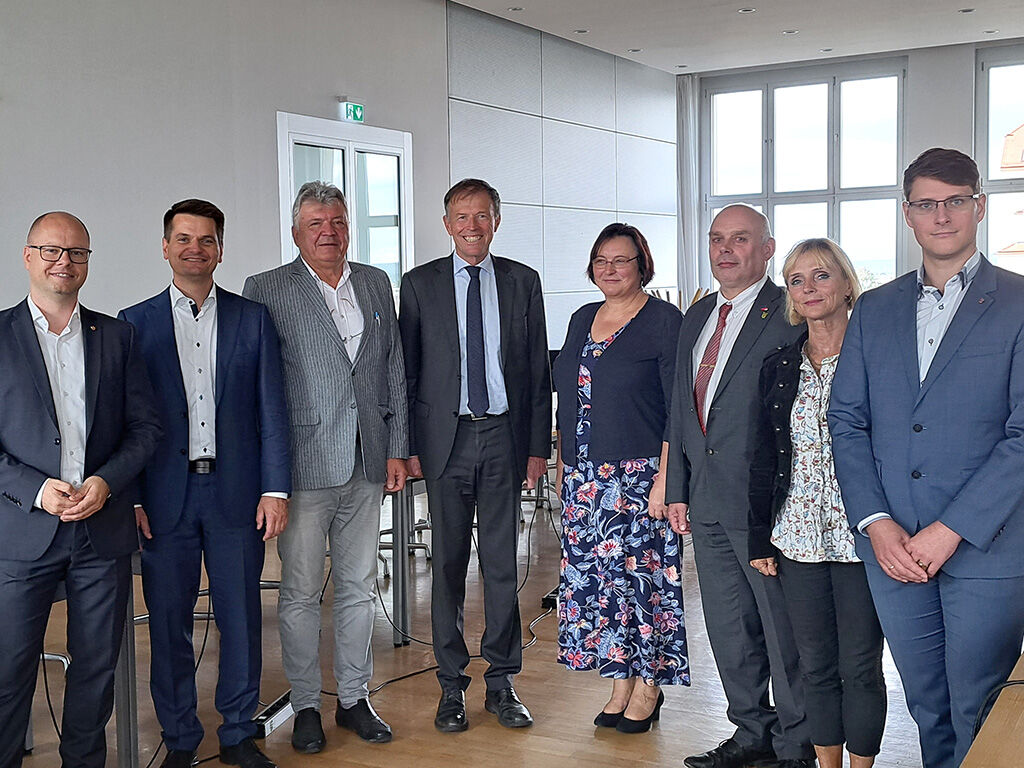 Gruppenbild Herr Statnik, Herr Klimann, Herr Suchy (Vorsitzender des Rats für sorbische Angelegenheiten im Freistaat Sachsen), Herr Dr. Rößler, Frau Schwella (Vorsitzende des Rats für  Angelegenheiten der Sorben/Wenden des Landes Brandenburg), Herr Freiho