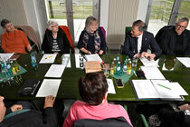 Landtagspräsident im Gespräch mit Mitgliedern