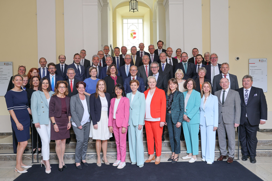 Gruppenbild der Landtagspräsidenten auf einer großen Treppe