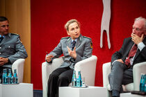 Podiumsteilnehmerin Ricarda Steinbach, Oberstleutnant der Reserve