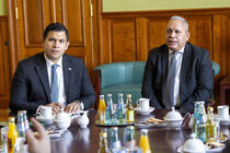 Botschafter aus Panama im Gespräch im Ständehaus des Sächsischen Landtags