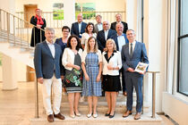 Die Delegierten sowie die Ausschussmitglieder zum Gruppenfoto