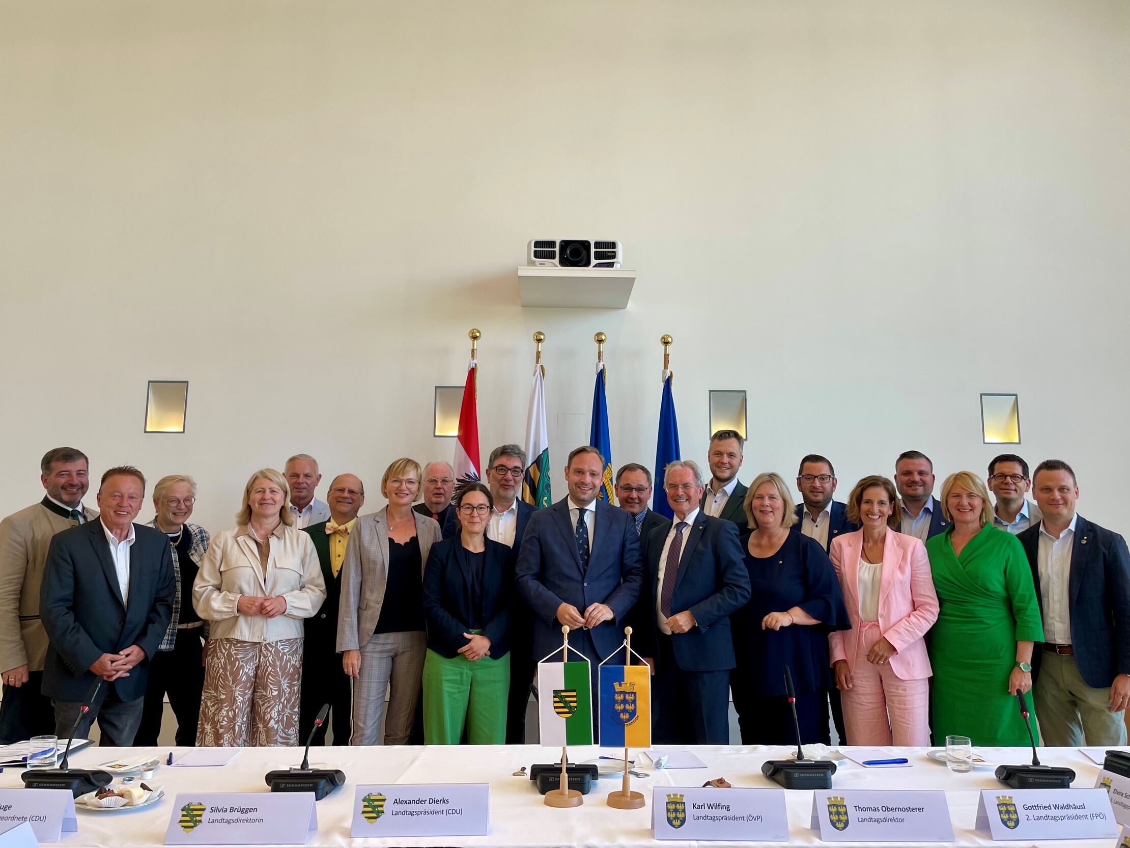 Gruppenfoto der Abgeordneten beider Landtage