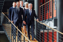 Landtagspräsident Alexander Dierks, Thomas de Maizière, Frau de Maizière, Ministerpräsident Michael Kretschmer und Dr. Handschuh, Chef der Staatskanzlei  auf dem Weg in den Plenarsaal.